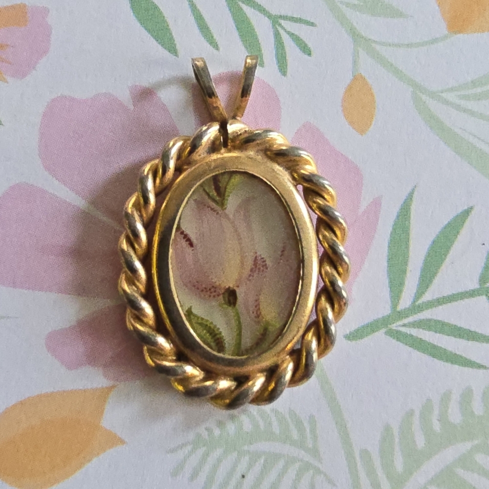 Vintage pastel flowers pendant gold tone tulip spring oval cameo white ceramic - Picture 11 of 11